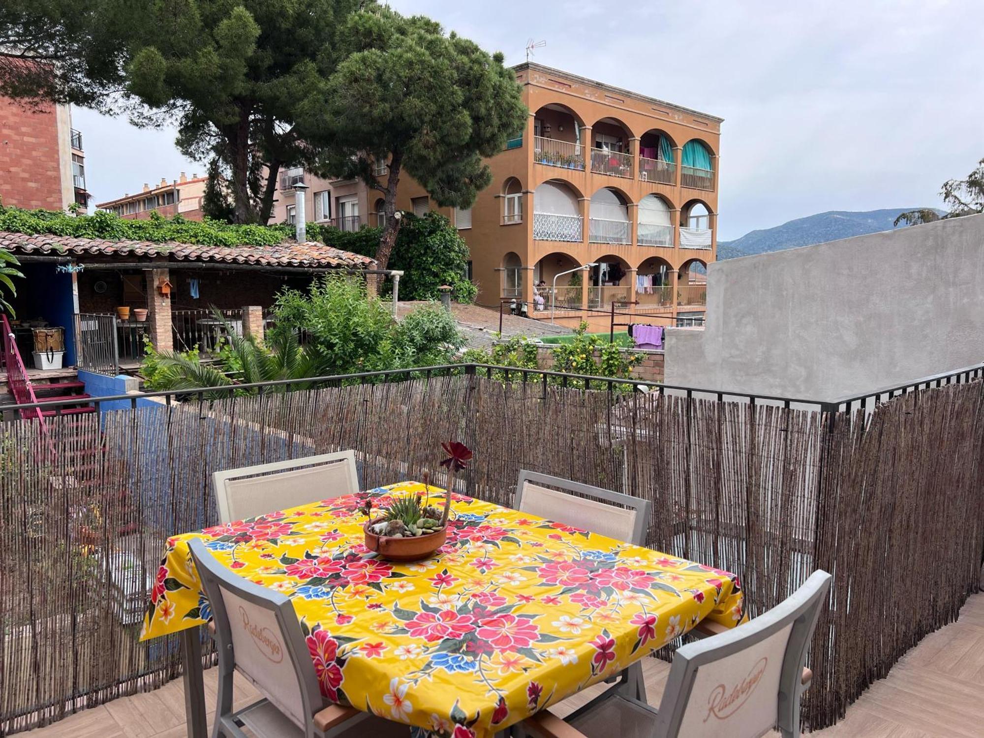 Alojamiento Con Encanto En Planta Superior Ideal Para Trabajo Y Escapadas Familiares En Montserrat Esparreguera Extérieur photo